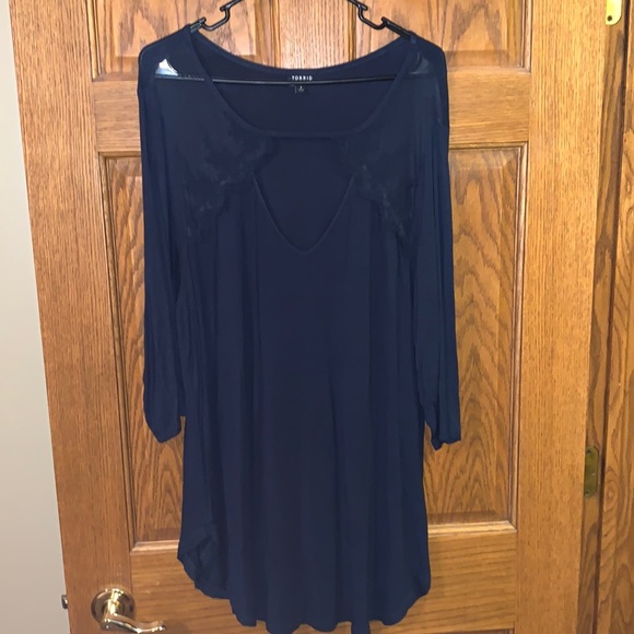Torrid cutout long sleeve - Picture 1 of 3